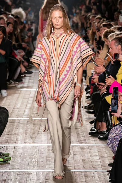 Look 10